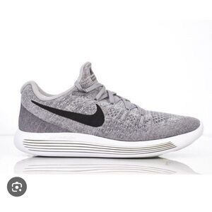 Nike Lunareptic Low Flyknit in Grey/Silver in Size 7.5